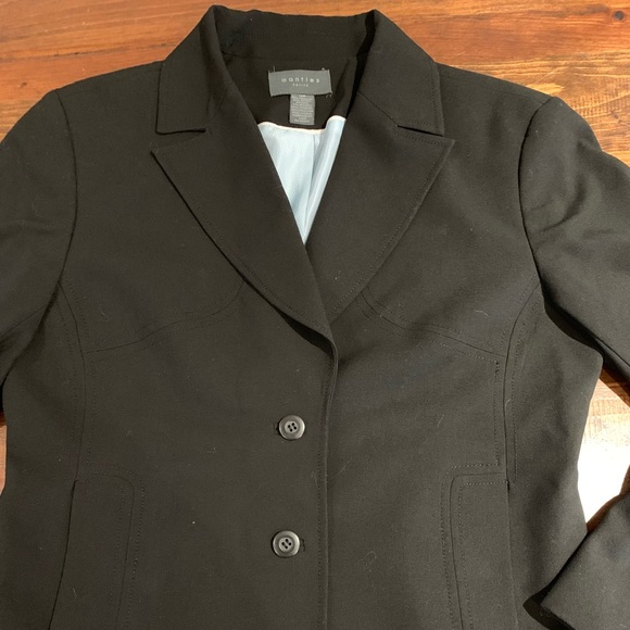 Mantles black 2 button lined blazer in excellent condition - Picture 3 of 6